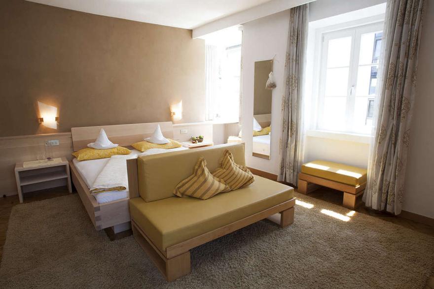 Doppelzimmer mit Balkon Naturholz-Design 