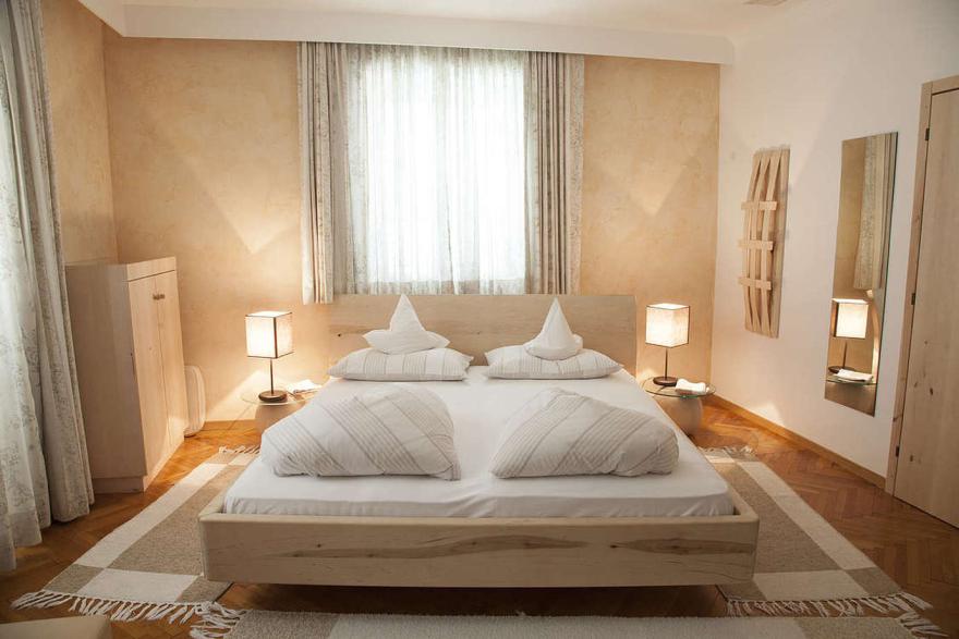 Doppelzimmer mit Balkon Naturholz-Design 